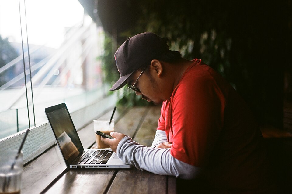 在公共网络下使用 iKuuu VPN 加密上网